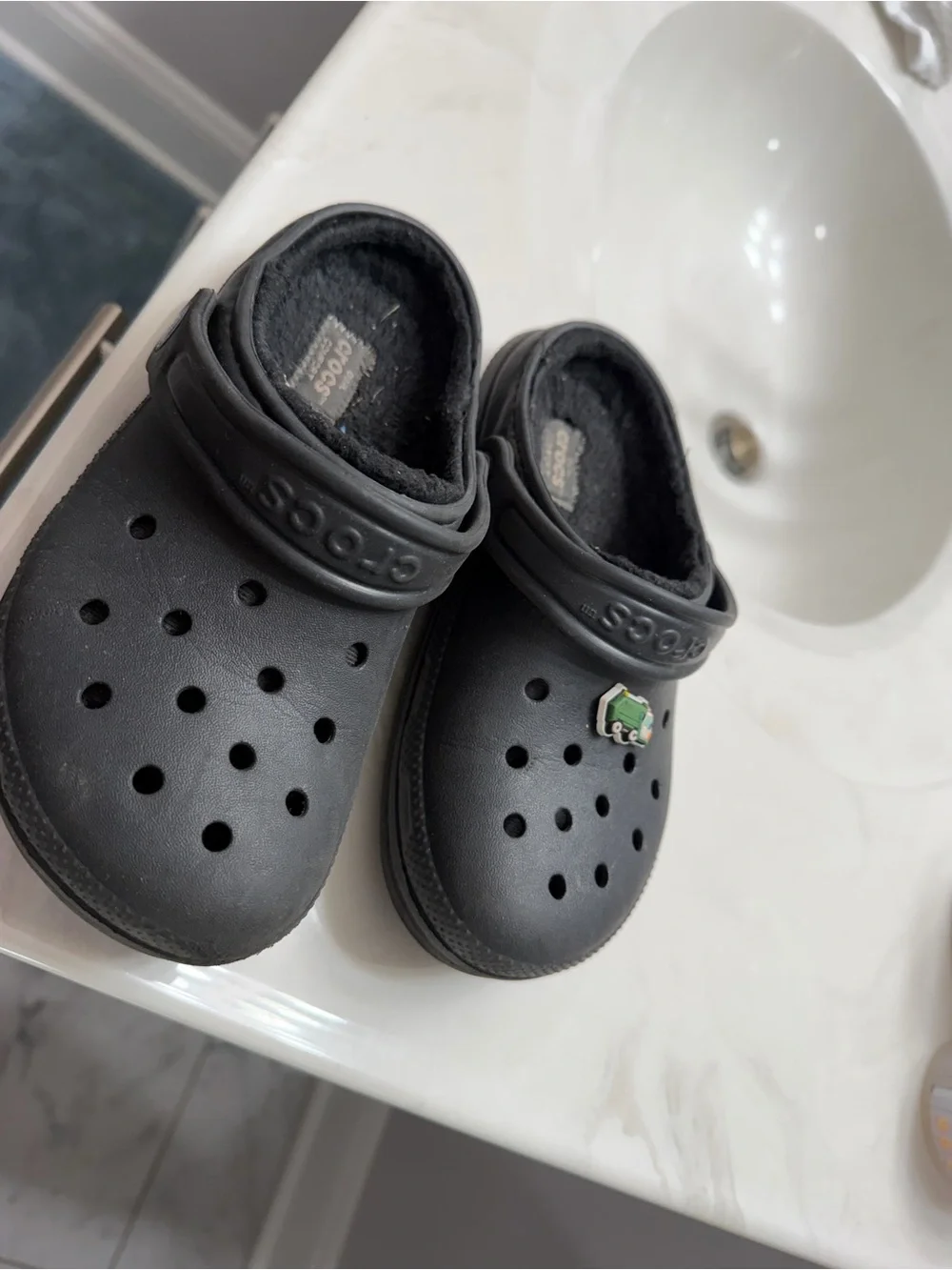 CROCS Kids Black Fuzzy-Lined Clogs